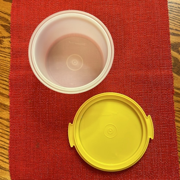 Vintage 70s Tupperware Toys Mini Yellow Cake Keeper Taker Play Set - Picture 6 of 6